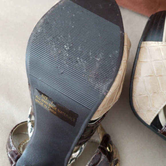 Heels - Picture 3 of 3